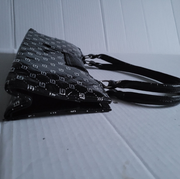 Charkorn Black Magnetic Clasps Handbag Made in Thailand - Picture 3 of 13